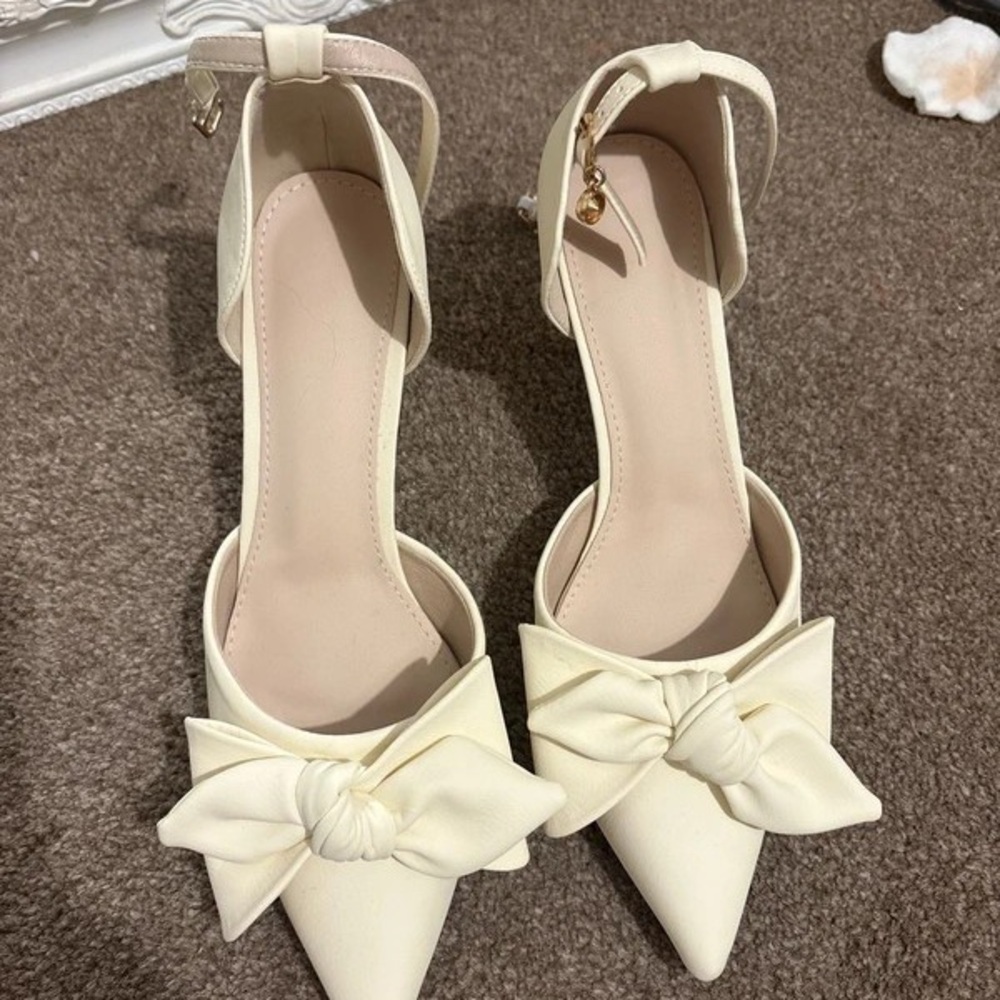 H&M Cream Bow Accent Heels